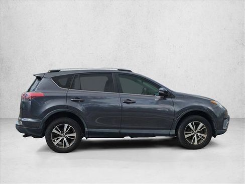 Used 2017 Toyota RAV4 XLE FWD image 4