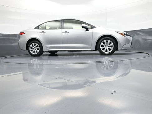 Certified 2024 Toyota Corolla LE AWD/4WD image 27