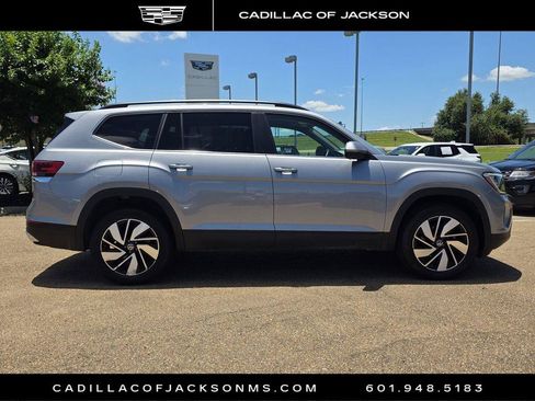 Used 2025 Volkswagen Atlas SE FWD image 3