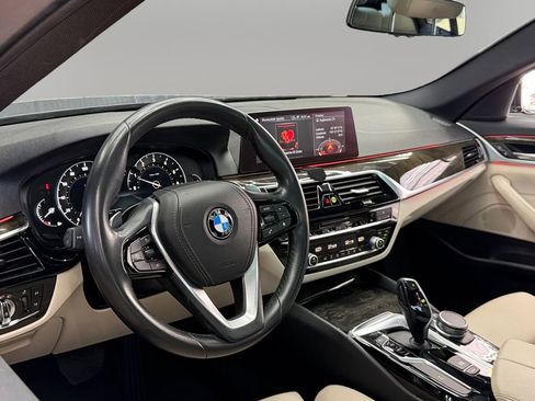 Used 2019 BMW 530i w/ Convenience Package RWD image 15