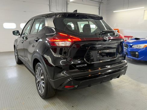 Used 2022 Nissan Kicks SV FWD image 11
