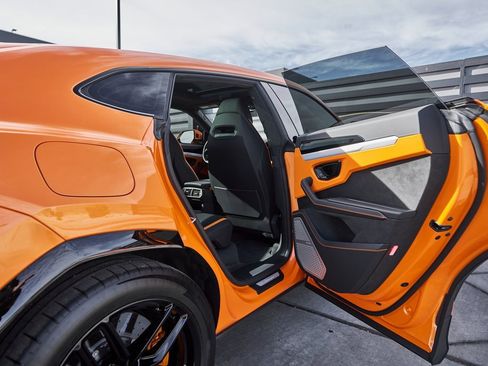 Used 2025 Lamborghini Urus SE image 24