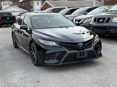 Used 2018 Toyota Camry SE w/ Audio Package FWD image 1