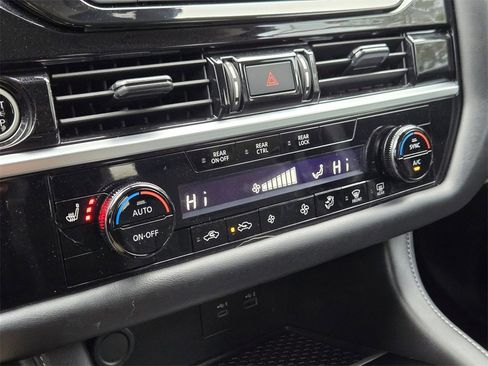 Used 2024 Nissan Pathfinder SV w/ SV Premium Package image 21