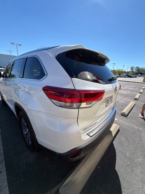 Used 2018 Toyota Highlander XLE w/ Protection Package #3 AWD/4WD image 4