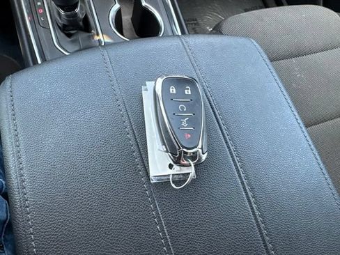 Used 2023 Chevrolet Traverse LT AWD/4WD image 43