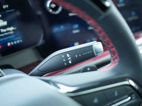 Used 2026 Chevrolet Traverse RS image 40