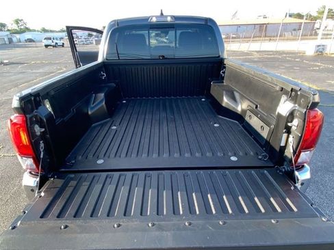 Used 2022 Toyota Tacoma SR5 RWD image 23