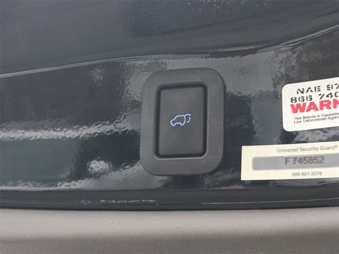 Used 2017 Toyota Highlander XLE image 18