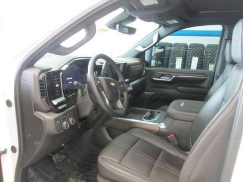 Used 2024 Chevrolet Silverado 2500 High Country w/ High Country Premium Package image 11