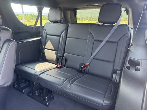 Used 2024 GMC Yukon XL Denali AWD/4WD image 14