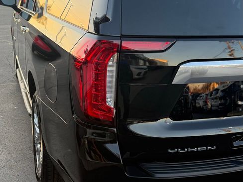 Used 2024 GMC Yukon XL Denali w/ Advanced Technology Package image 5
