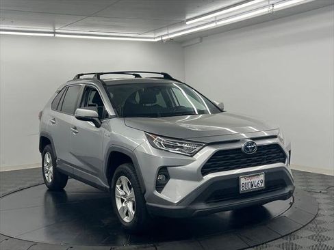 Certified 2021 Toyota RAV4 XLE AWD/4WD image 3