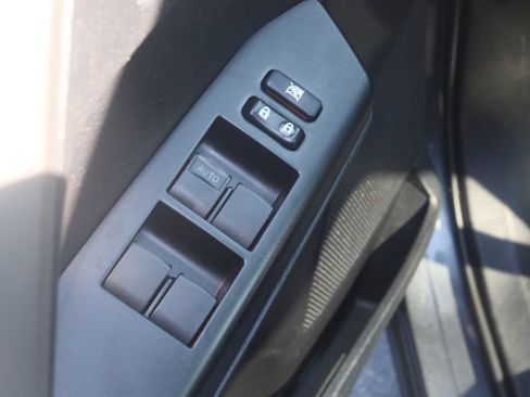Used 2017 Toyota RAV4 XLE AWD/4WD image 22