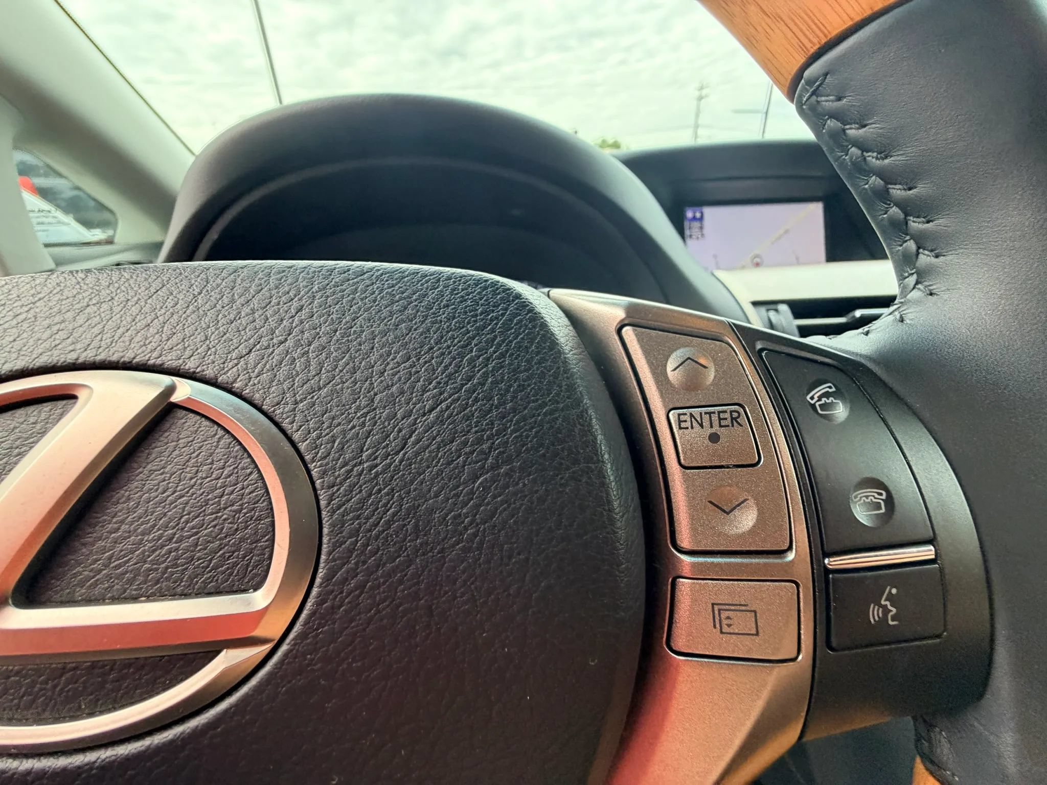 Used 2015 Lexus RX 450h AWD image 14
