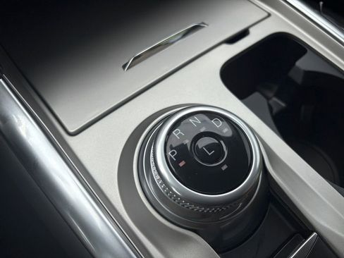 Used 2022 Ford Explorer XLT w/ Equipment Group 202A image 27