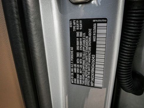 Used 2022 Porsche Cayenne E-Hybrid image 34