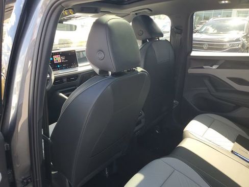 New 2026 Volkswagen Tiguan SE R-Line FWD image 10