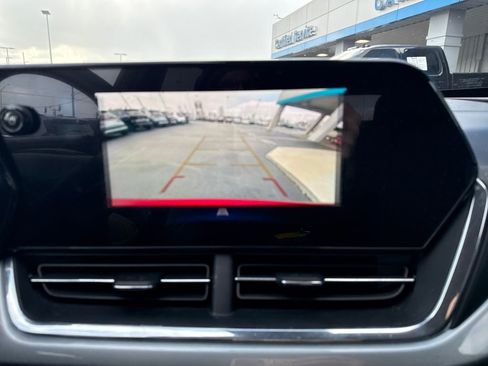 Used 2025 Chevrolet Trax LT image 23