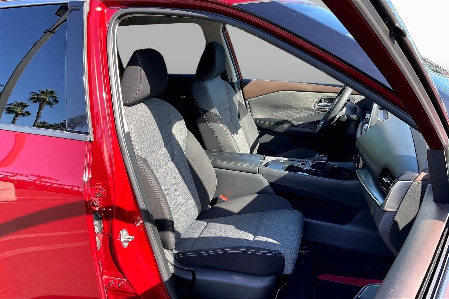 Used 2021 Nissan Rogue SV FWD image 8
