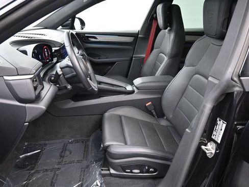 Certified 2025 Porsche Macan 4S Electric image 7