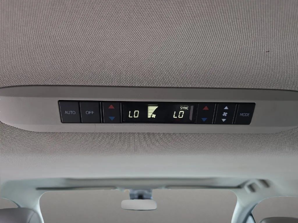 Used 2021 Toyota Sienna XLE FWD image 21