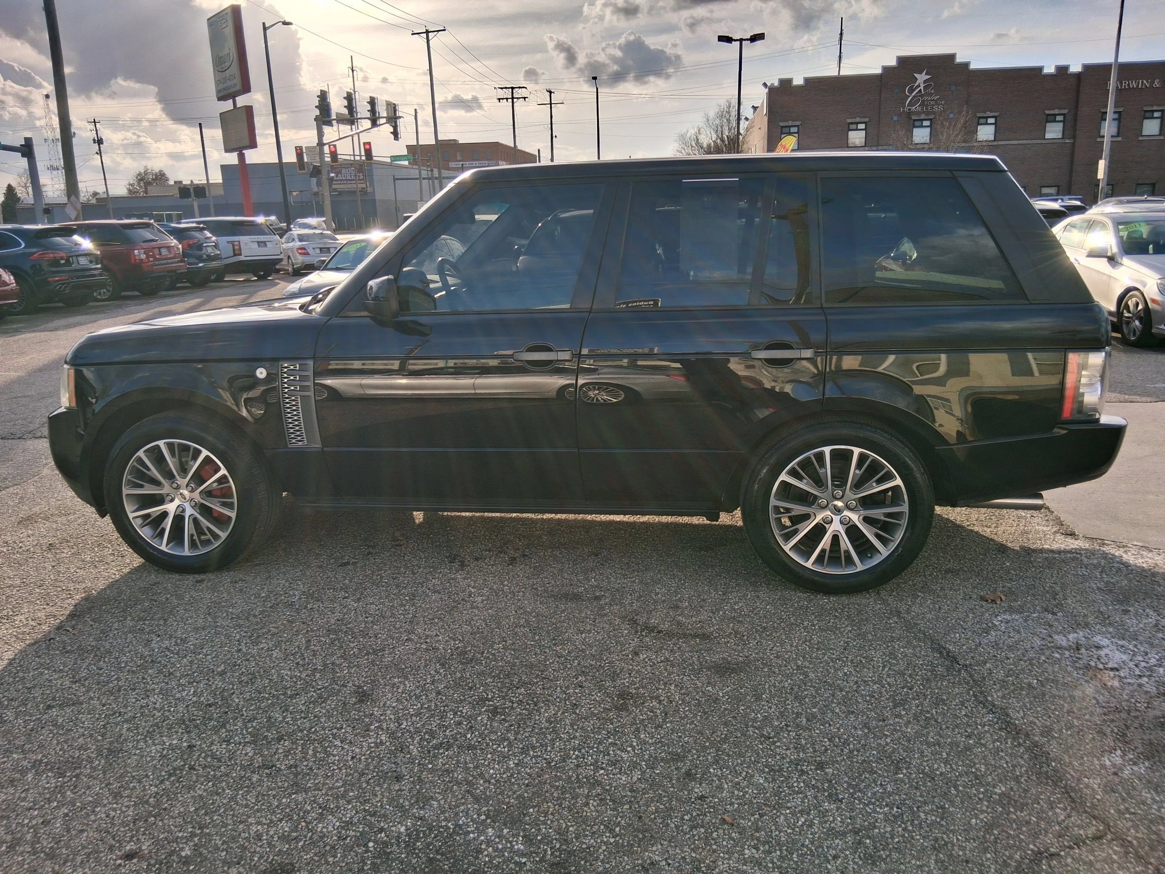 Used 2011 Land Rover Range Rover Supercharged AWD/4WD image 4