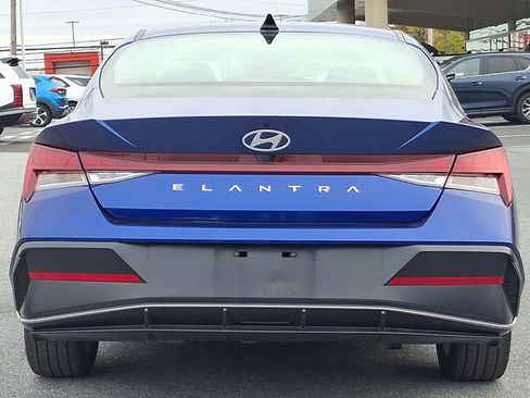 Used 2024 Hyundai Elantra SEL w/ Convenience Package image 5