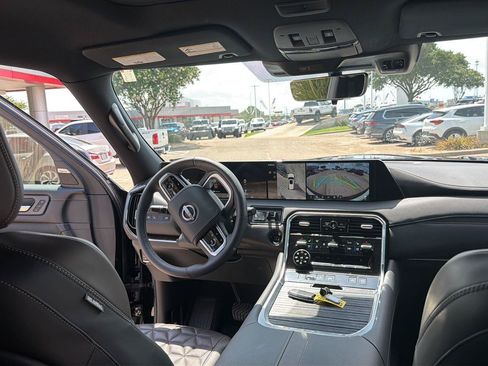 Used 2025 Nissan Armada Platinum Reserve AWD/4WD image 18