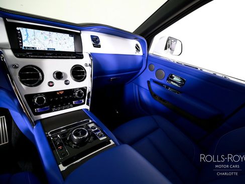 Used 2024 Rolls-Royce Cullinan AWD/4WD image 16