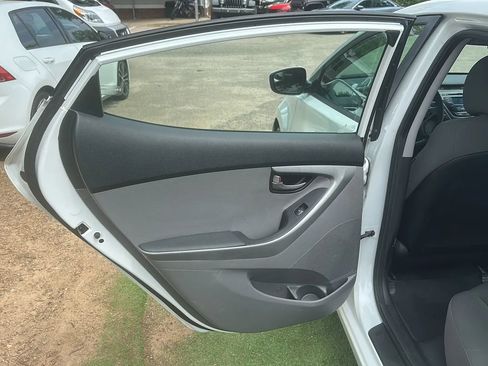 Used 2014 Hyundai Elantra SE FWD image 17