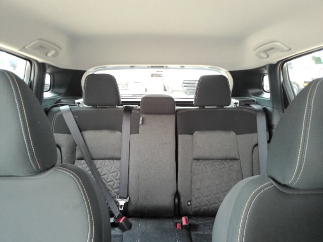 Used 2025 Nissan Kicks SV FWD image 31