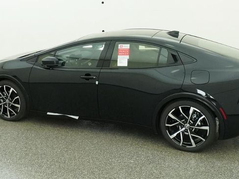 New 2026 Toyota Prius Plug-In Hybrid FWD image 37