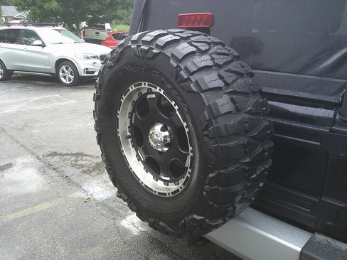 Used 2010 Jeep Wrangler Sahara AWD/4WD image 7