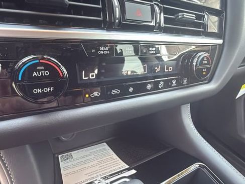 New 2025 Nissan Pathfinder SV image 14