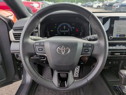 Used 2025 Toyota Camry SE FWD image 13