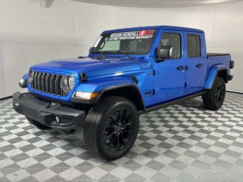 Used 2025 Jeep Gladiator Sport AWD/4WD image 4