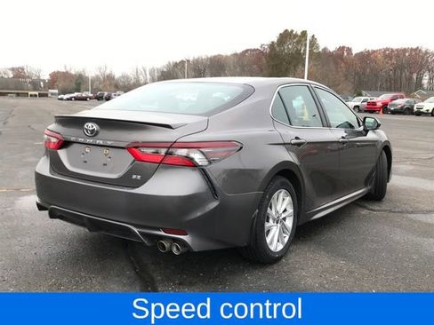 Used 2023 Toyota Camry SE image 3