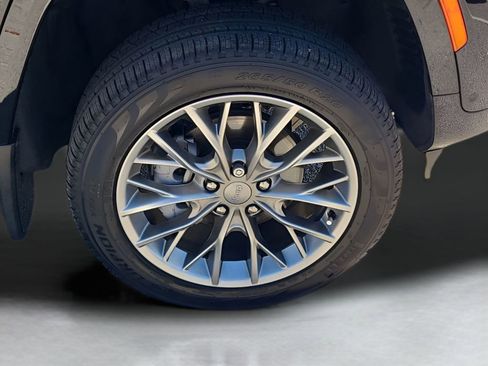 Used 2025 Jeep Grand Cherokee Summit image 17