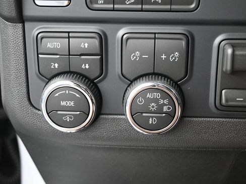 New 2026 Chevrolet Suburban High Country AWD/4WD image 35