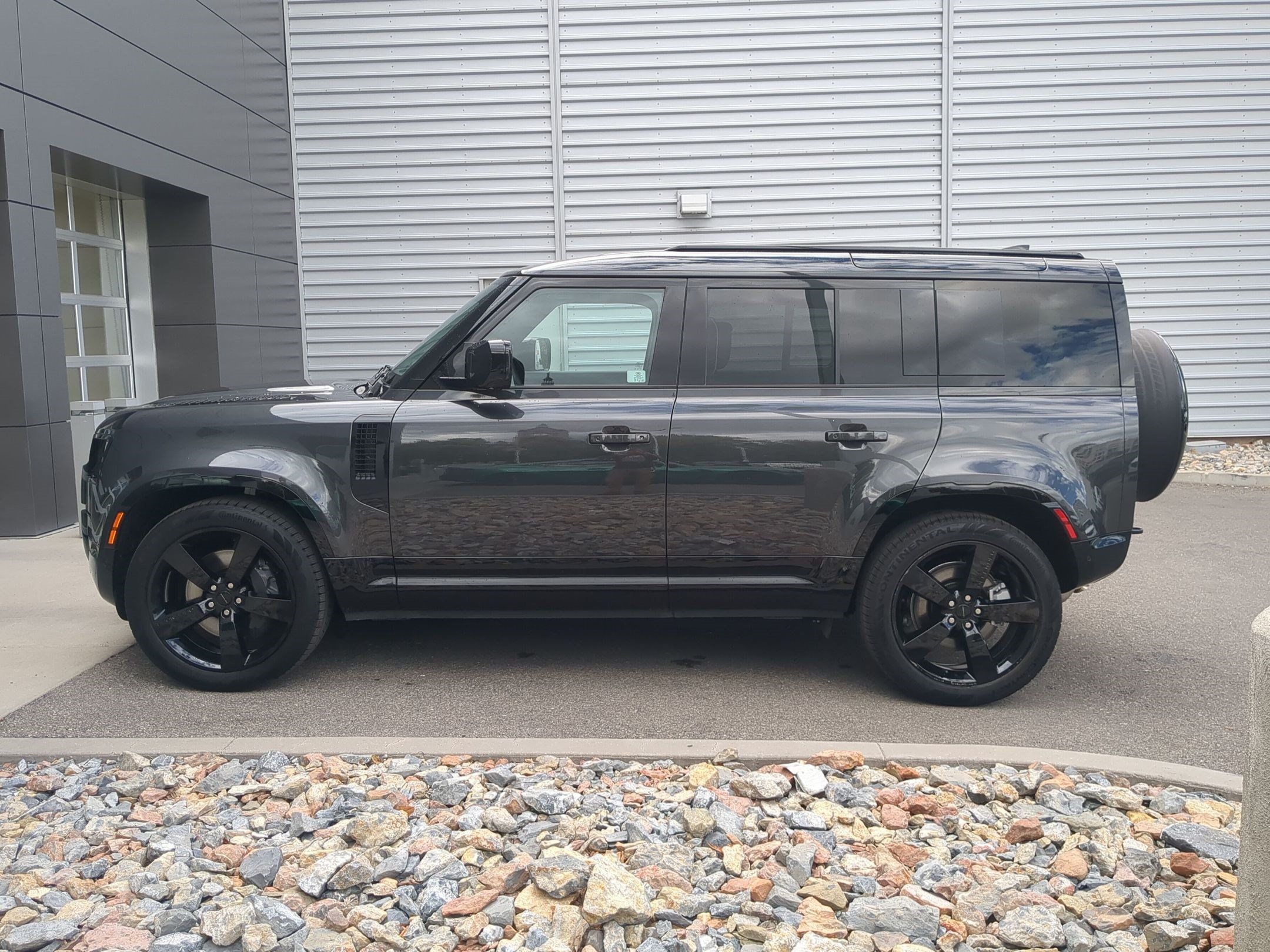 New 2026 Land Rover Defender 110 X-Dynamic SE AWD/4WD image 8