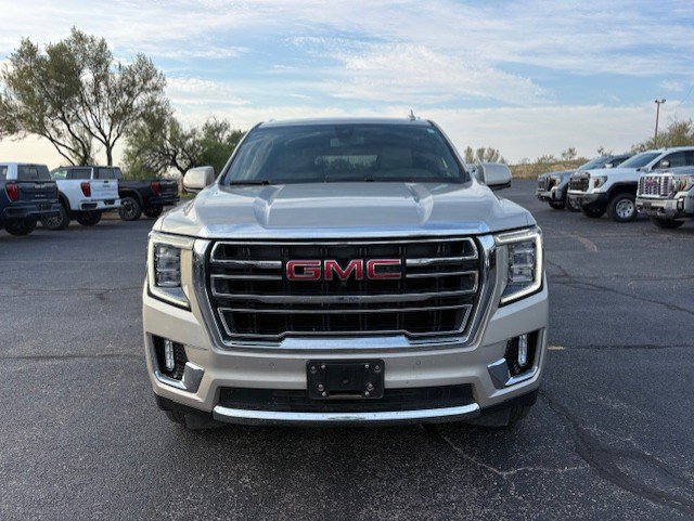 Used 2022 GMC Yukon XL SLT w/ SLT Luxury Package RWD image 2