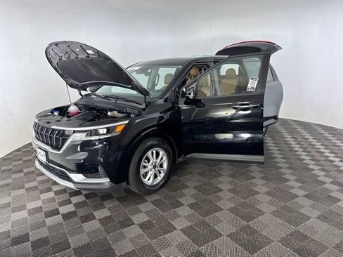 Used 2023 Kia Carnival LX FWD image 12