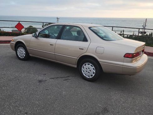 Used 1998 Toyota Camry XLE FWD image 7