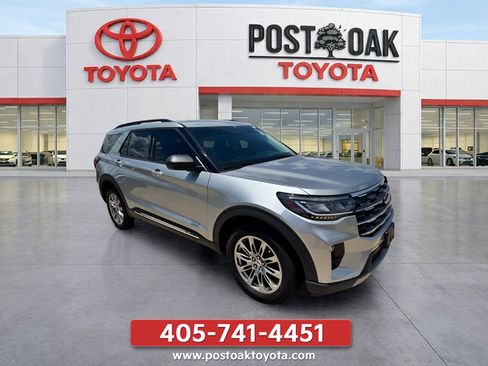 Used 2025 Ford Explorer Active w/ Active Comfort Package AWD/4WD image 2