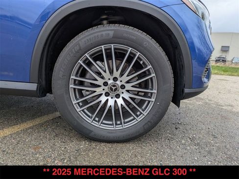 Used 2025 Mercedes-Benz GLC 300 GLC 300 image 32