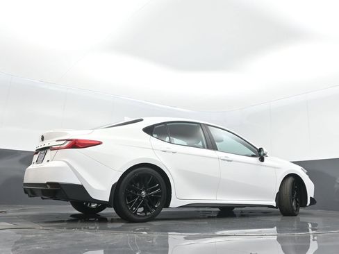 Used 2025 Toyota Camry SE w/ Convenience Package image 34