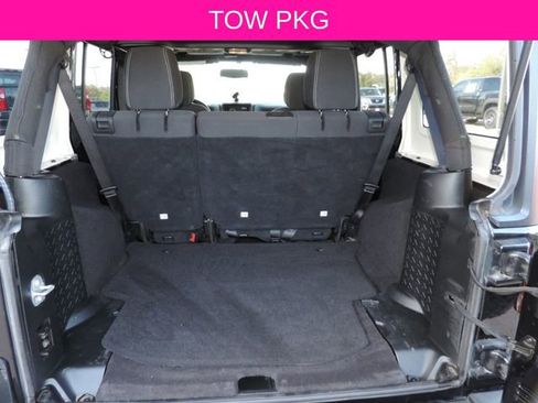 Used 2018 Jeep Wrangler Unlimited Rubicon w/ Connectivity Group image 15