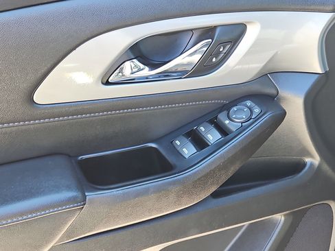 Certified 2023 Chevrolet Traverse LT image 12