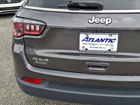 Used 2020 Jeep Compass Latitude w/ Cold Weather Group AWD/4WD image 14